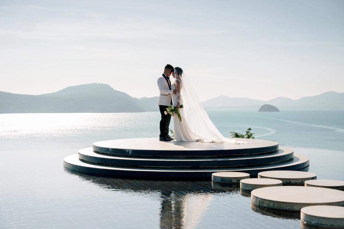 A Clifftop Wedding for Vanessa and Kevin