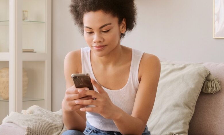 black african american woman using a mobile phone chatting in social media texting online with t20 A31YvP 800x600 three day rule