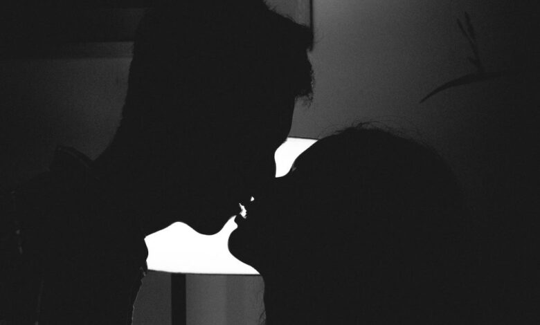couple kissing in the dark 1024x683