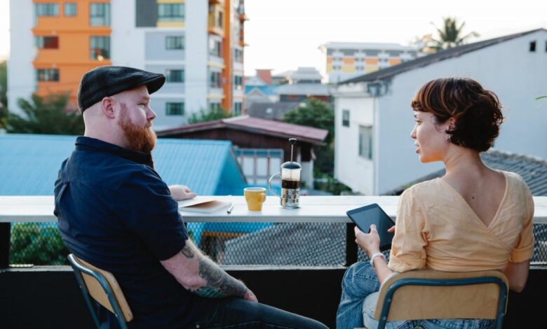 image of a couple meeting eachother on a roof in a urban area 1024x682